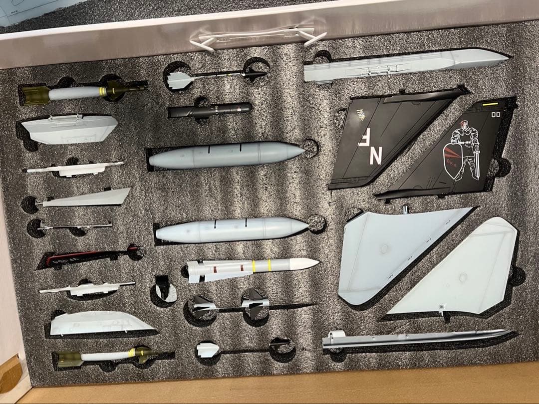 ！！専用！！1/18 F-14A トムキャット VF-154 ブラックナイツ