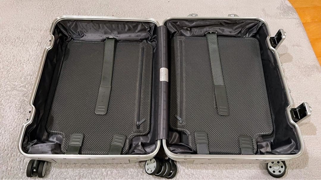 d*n様 【一点限り　極美品　50%引き】リモワ オリジナルキャビン 35L 4