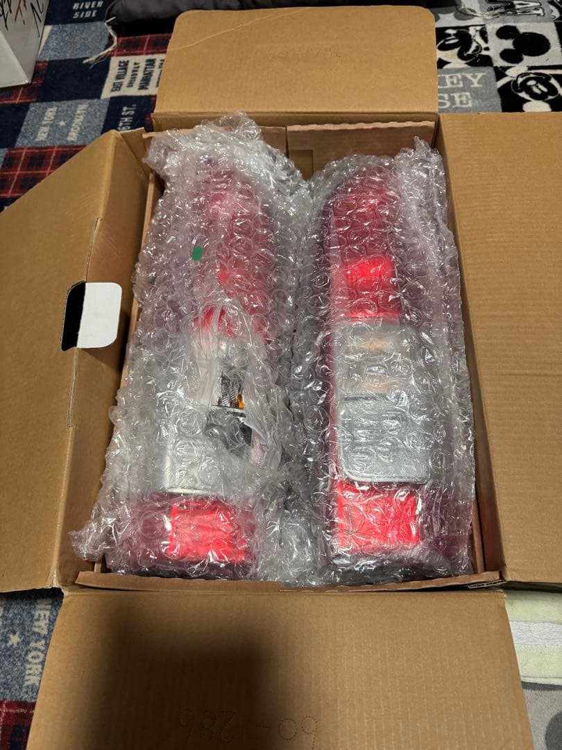 200系ハイエースバン　4型以後　純正クリアテール左右セット① 送料込み　美品