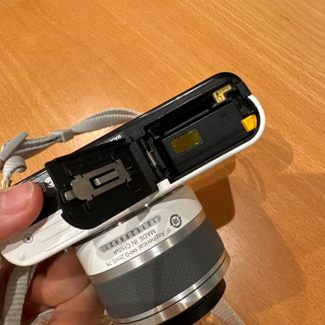 Nikon ニコン 1 J1 ホワイト レンズセット ミラーレス一眼カメラ