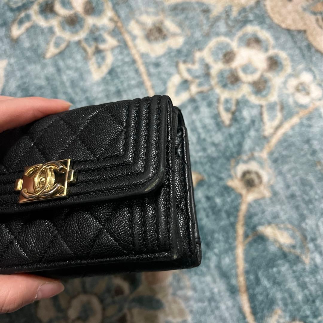 CHANELキャビアスキン三つ折り財布