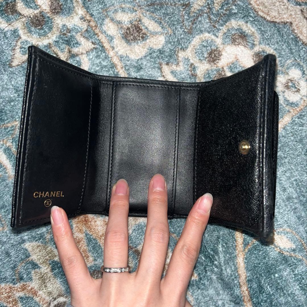 CHANELキャビアスキン三つ折り財布