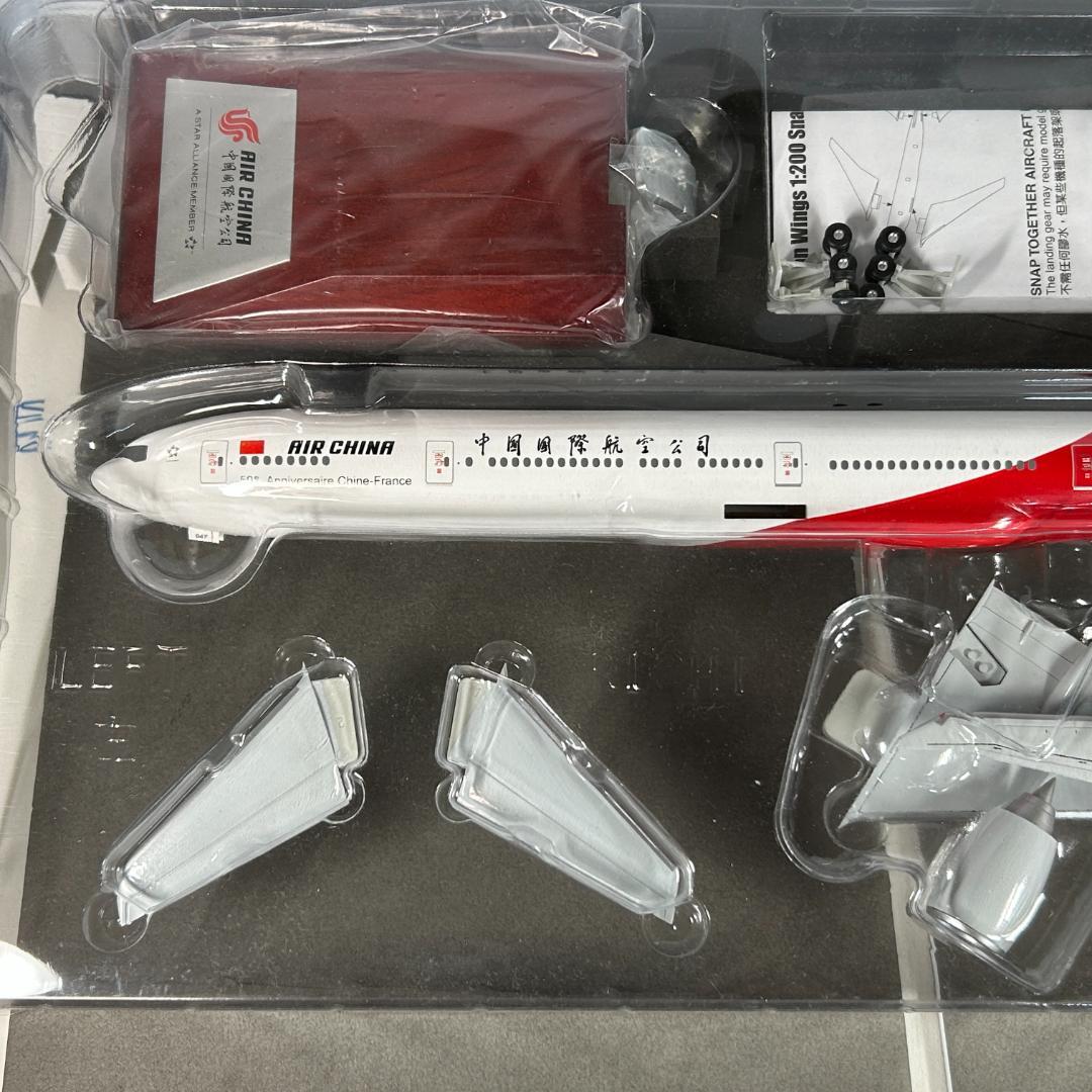 1/200 ホーガン B777-300ER 中国国際航空 中仏国交50周年塗装
