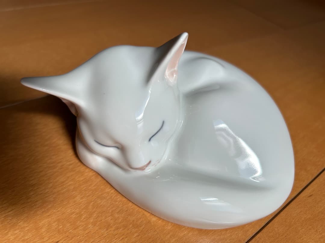   フィギュリン 眠り猫 白猫