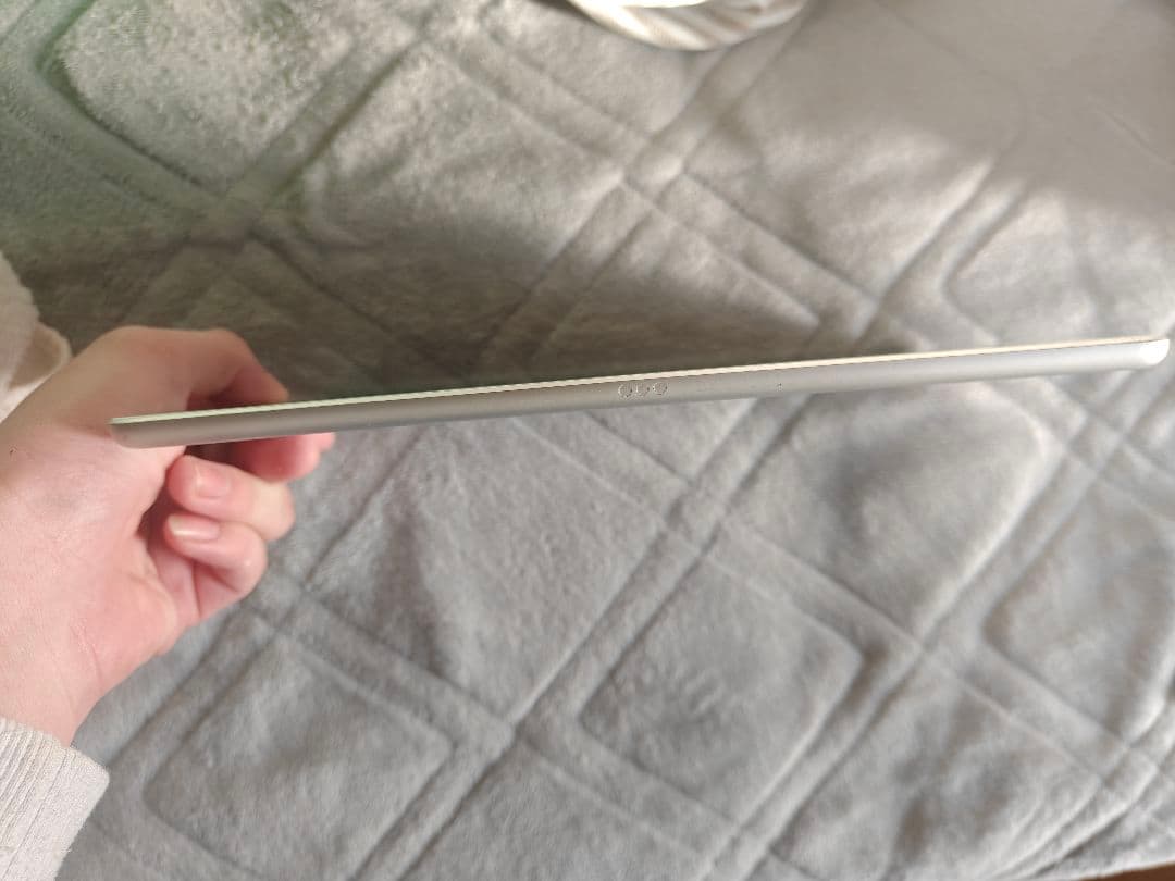 APPLE IPad 第8世代　Wi-Fi + Cellular