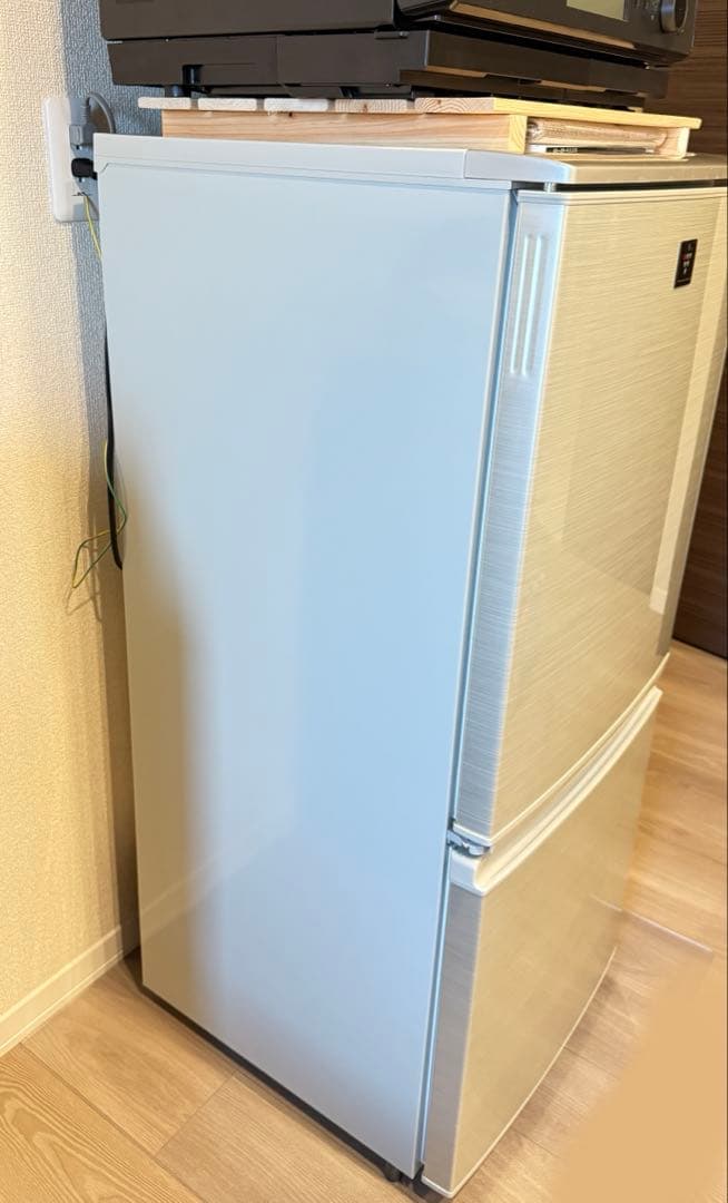 【たのメル便送料込み】SHARPプラズマクラスター搭載137L冷蔵庫2012年製