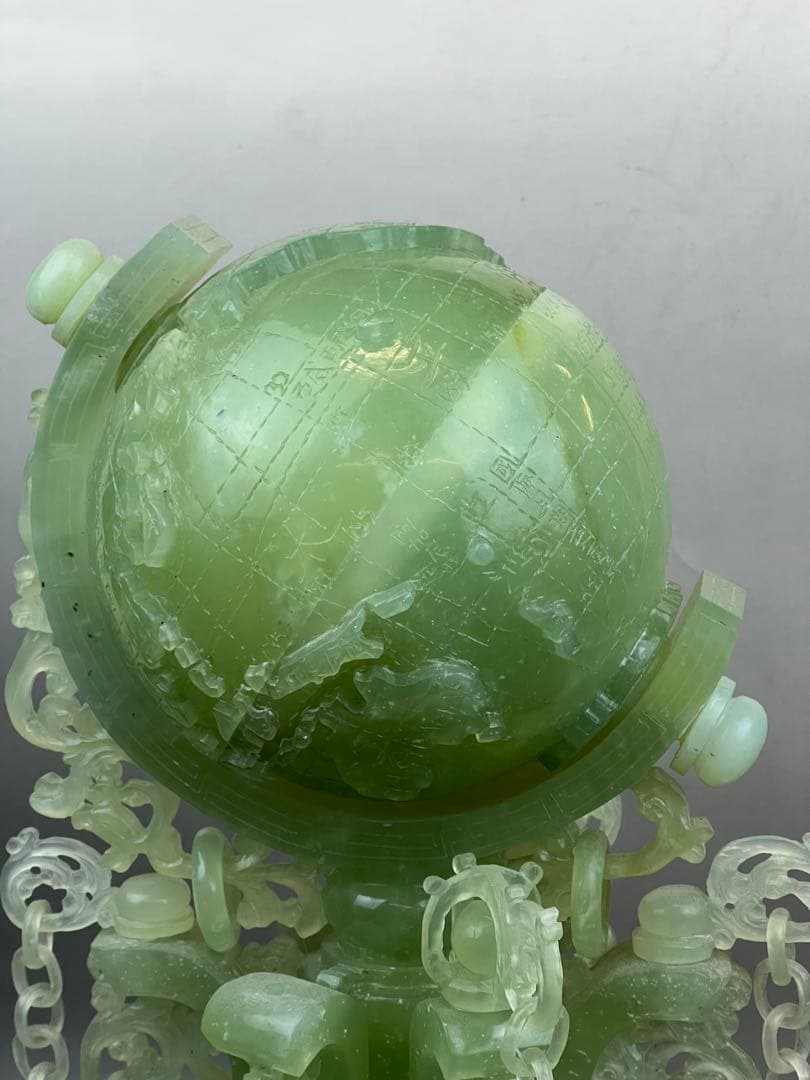 美品　翡翠地球儀　高さ39cm 重さ 5500g 置物　送料込み￼