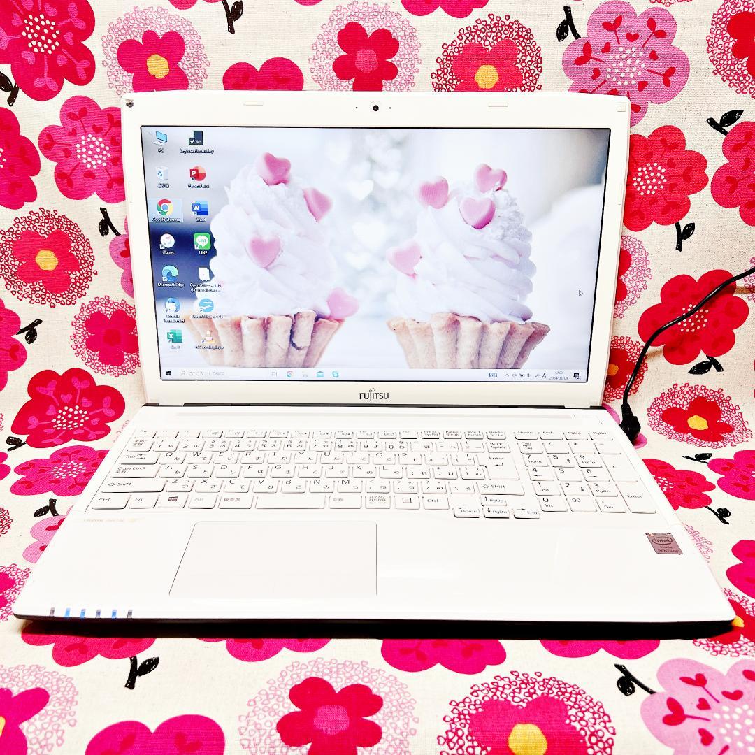 109.【メモリ8GB✨新品爆速SSD搭載❣️】カメラ付き✨ノートパソコン✨白