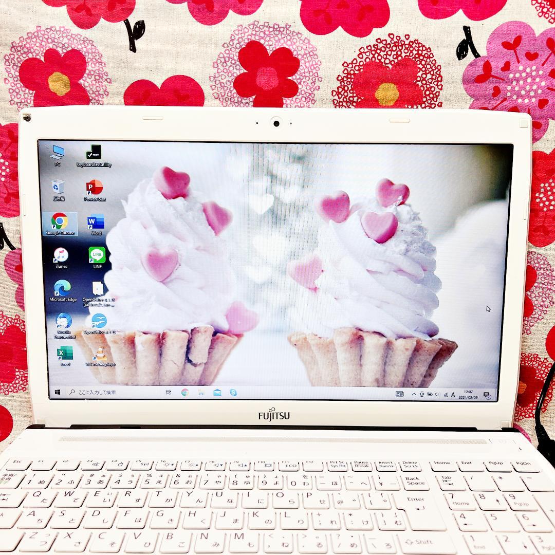 109.【メモリ8GB✨新品爆速SSD搭載❣️】カメラ付き✨ノートパソコン✨白