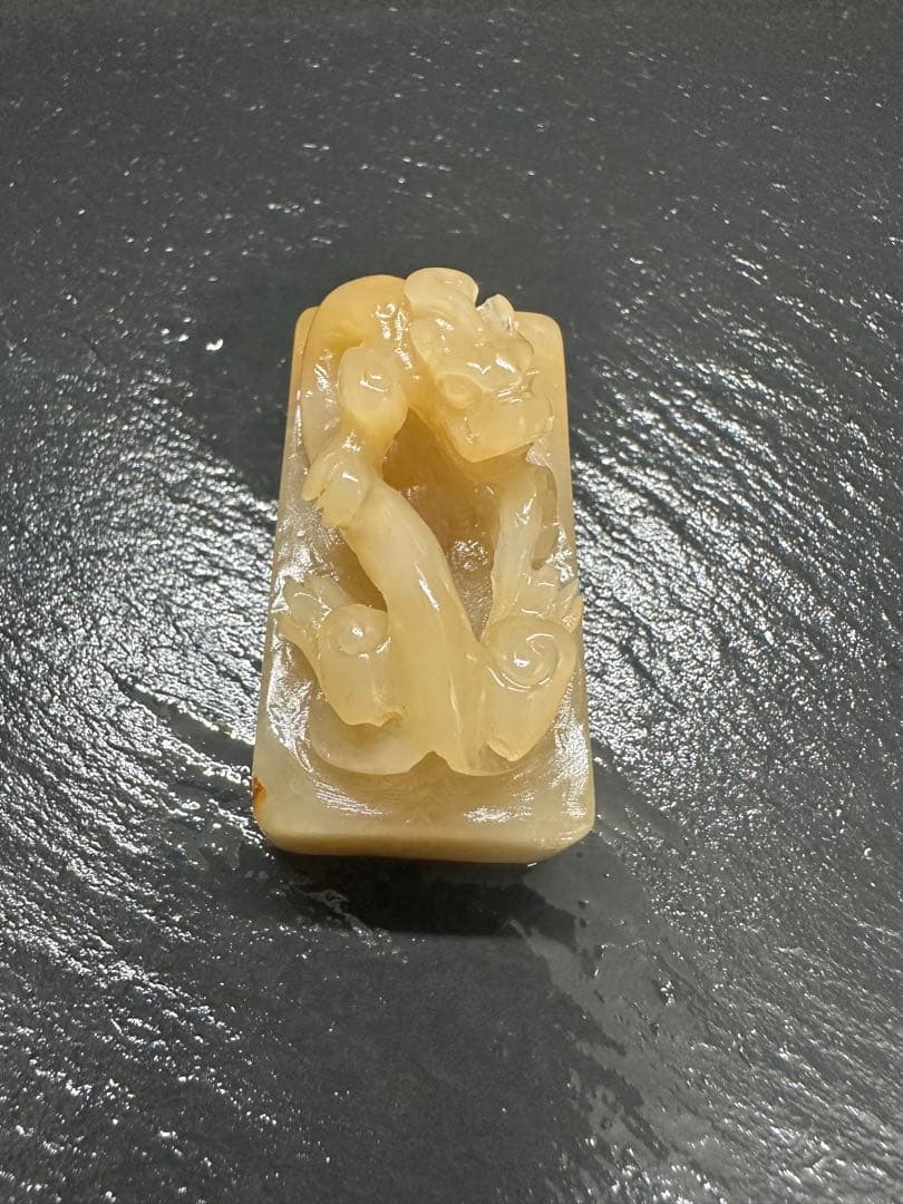 94ラオス石　瑞獣　北部黄　印石　印材　引首　4.6*2.4*2.9