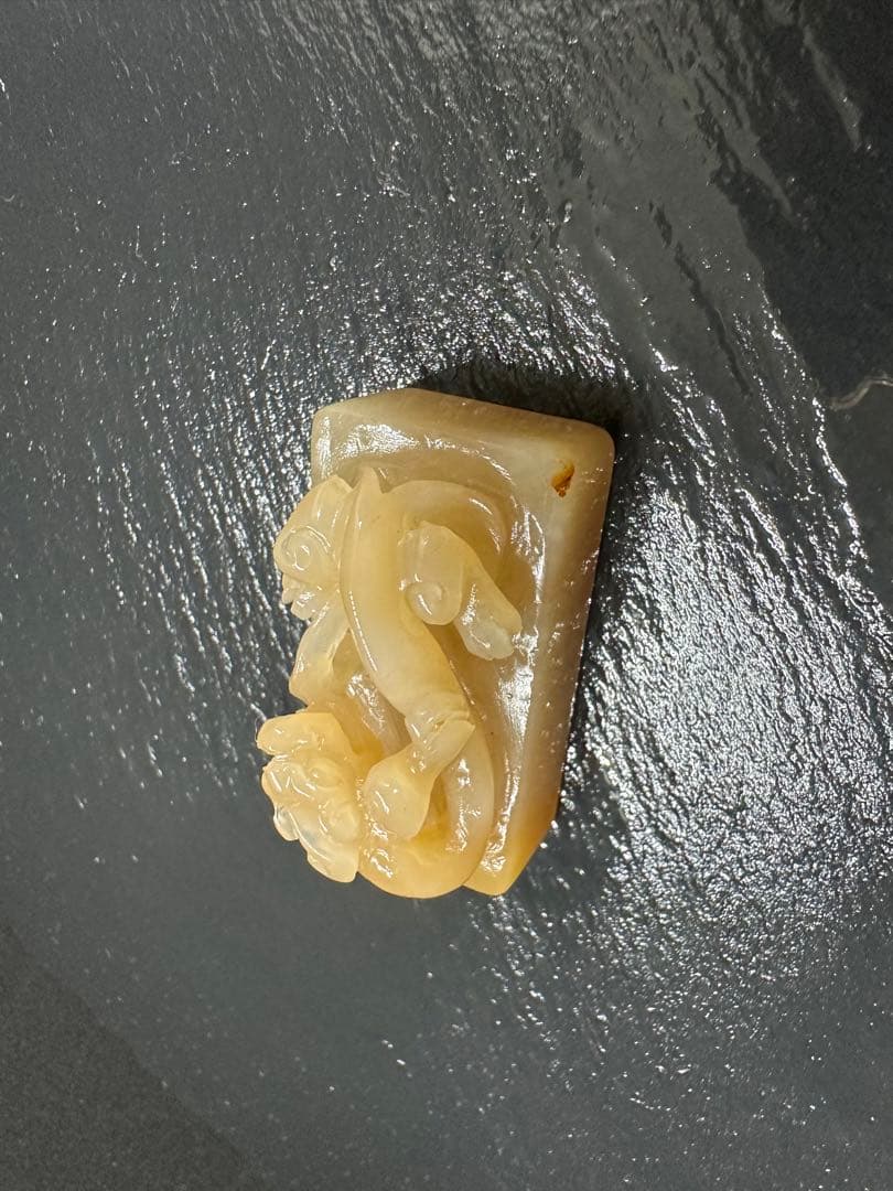 94ラオス石　瑞獣　北部黄　印石　印材　引首　4.6*2.4*2.9