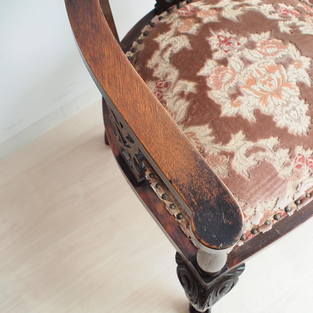 アンティーク アームチェア B 猫脚 鋲 透かし彫り 彫刻 マホガニー材