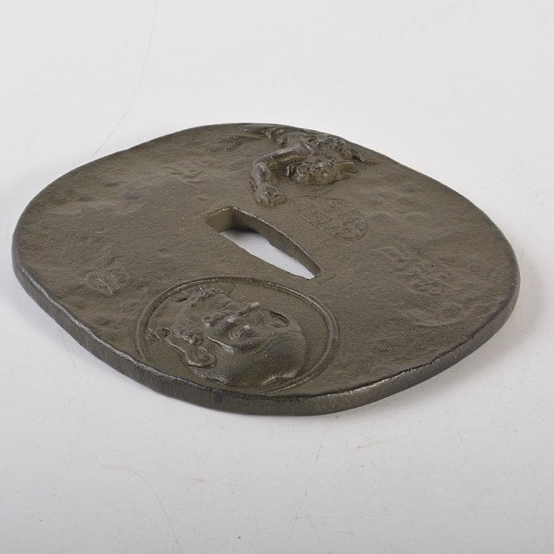 武具　刀装具　古鉄　達磨図　鍔　在銘　N　6404