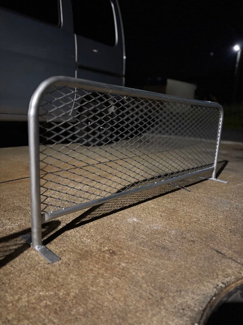 とも アメリカンフェンス風　バリケード700×300シルバー