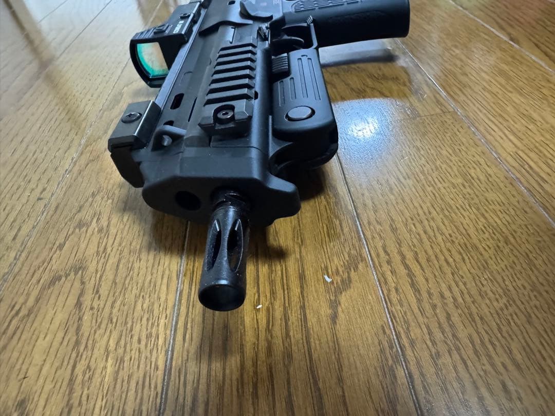 東京マルイ MP7A1 ガスブローバック　ダットサイト、予備マガジン付
