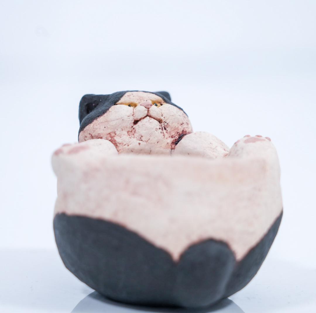 白亜器★猫口（にょこ）ハチワレ猫　ぐい吞み／小鉢★作家物・一点物・希少