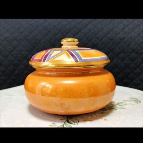 スージークーパー、グロリアラスターの蓋付きポット、約100年前の作製