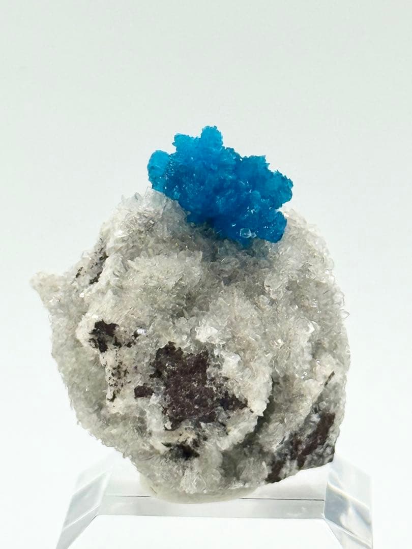 カバンサイト　原石　鉱物標本　ペンタゴナイト　アポフィライト