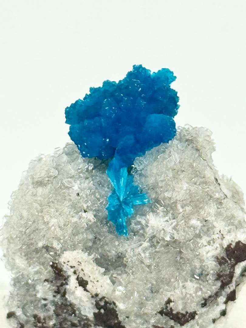 カバンサイト　原石　鉱物標本　ペンタゴナイト　アポフィライト