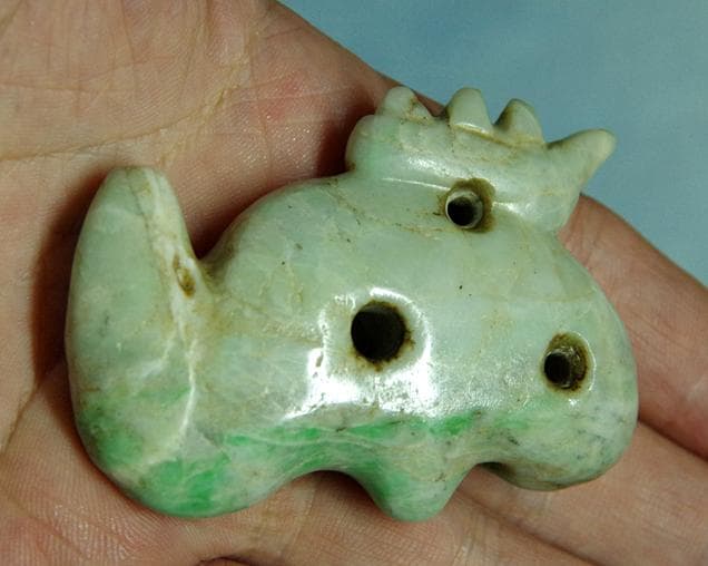 縄文期★伝世重宝縦横貫通多孔超大きな音が鳴る古色風化糸魚川硬玉翡翠製獣形勾玉石笛