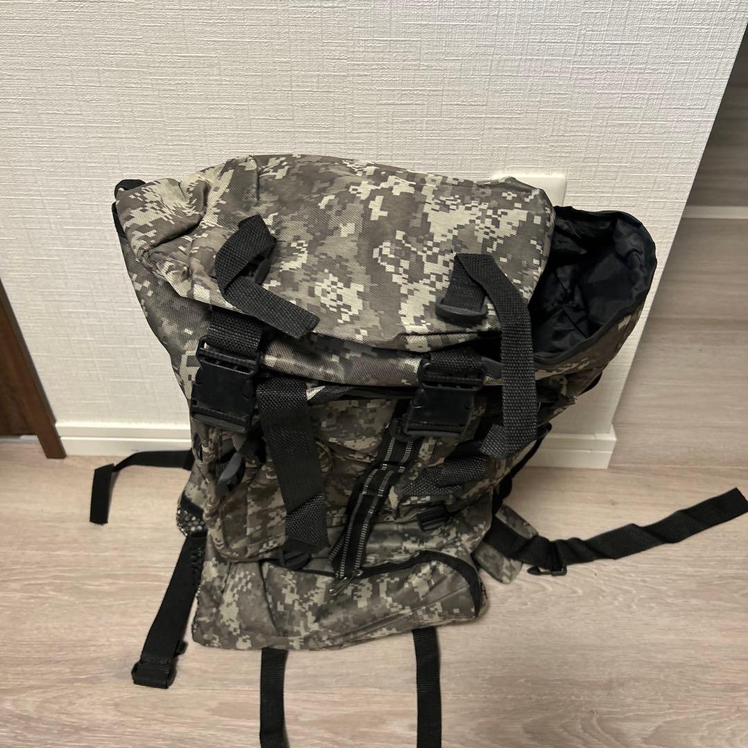 【値下げ！】【新品未使用、送料無料】迷彩ミリタリーリュック　グレー　約70cm