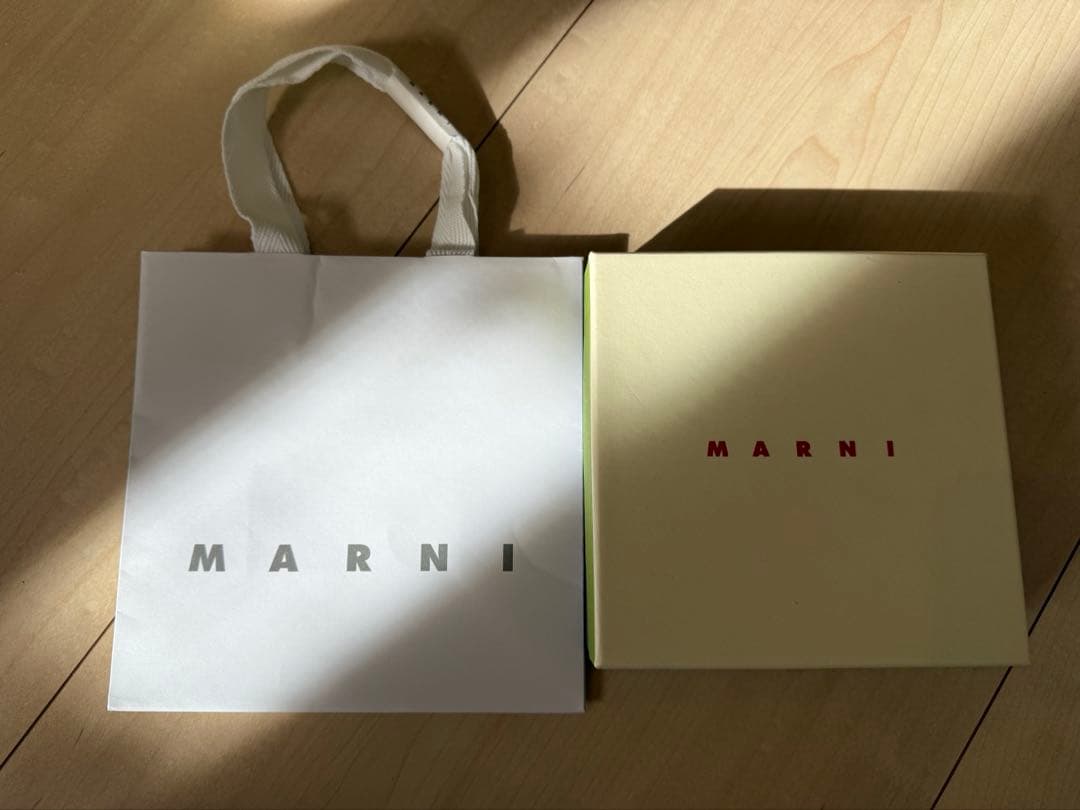 新品未使用⭐︎MARNI マルニ　二つ折り財布
