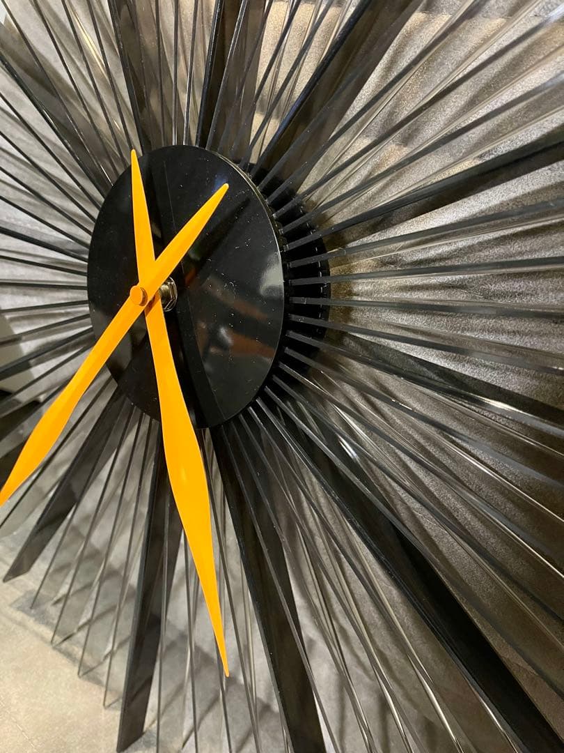 ミッドセンチュリー 放射状 壁掛け時計 オシャレなデザイン 詳細不明