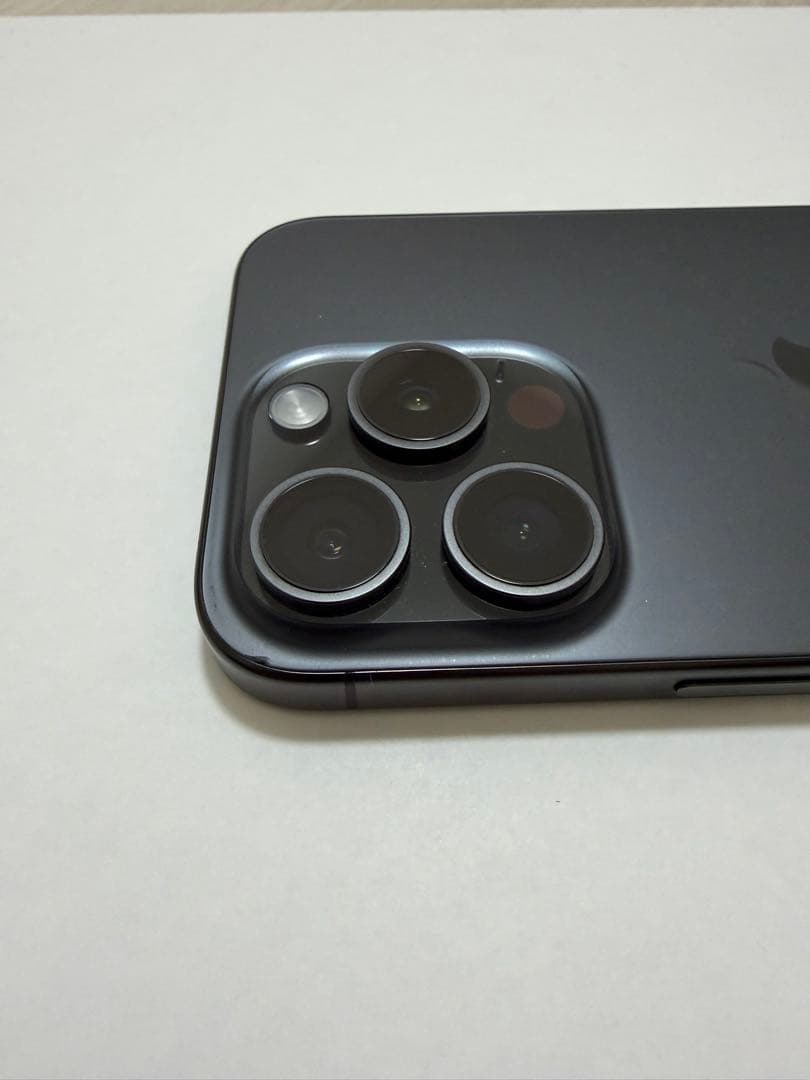 iPhone 15 Pro ブラックチタニウム　256GB