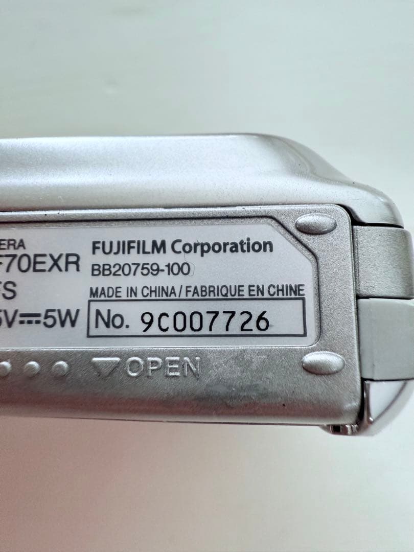 富士フィル　FUJIFILM FINEPIX F70 EXR