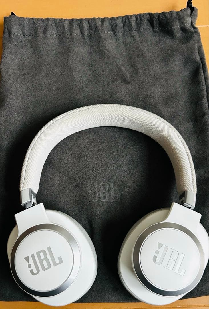 使用１ヶ月間！ JBL live 770 nc ワイヤレスヘッドホン ホワイト