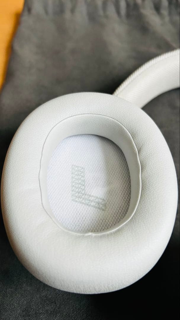 使用１ヶ月間！ JBL live 770 nc ワイヤレスヘッドホン ホワイト