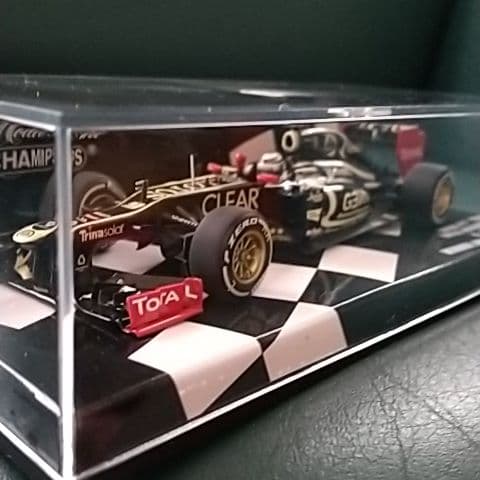 ミニチャンプスロータスF1E20K.ライコネンアブダビGP優勝モデル