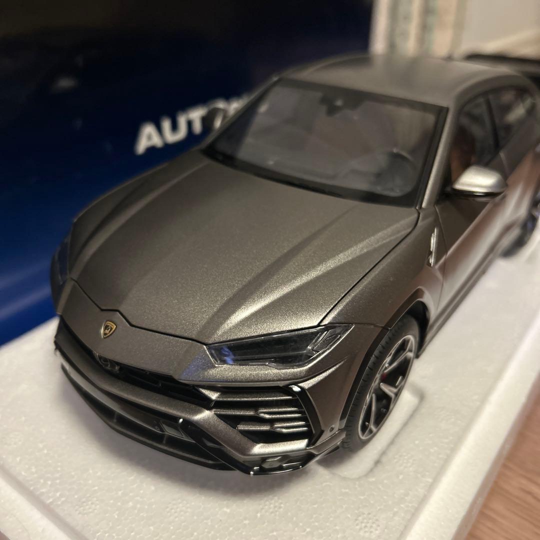 S*o様 オートアート ランボルギーニ ウルス autoart ミニカー