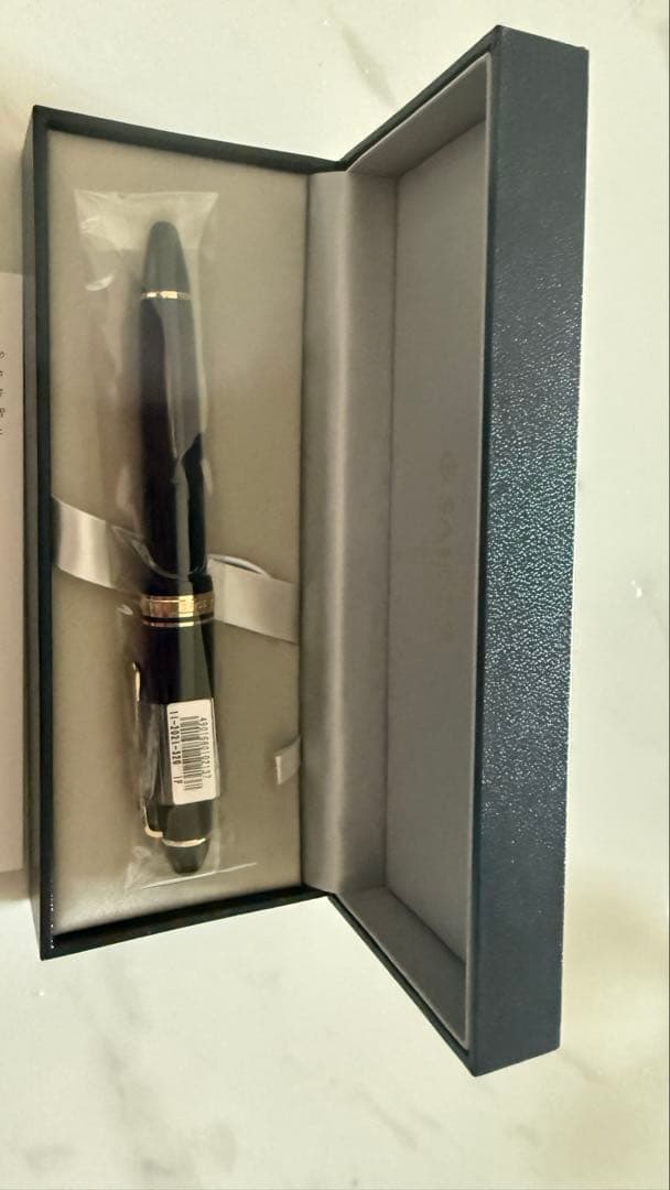 SAILOR 万年筆 黒 ゴールドアクセント