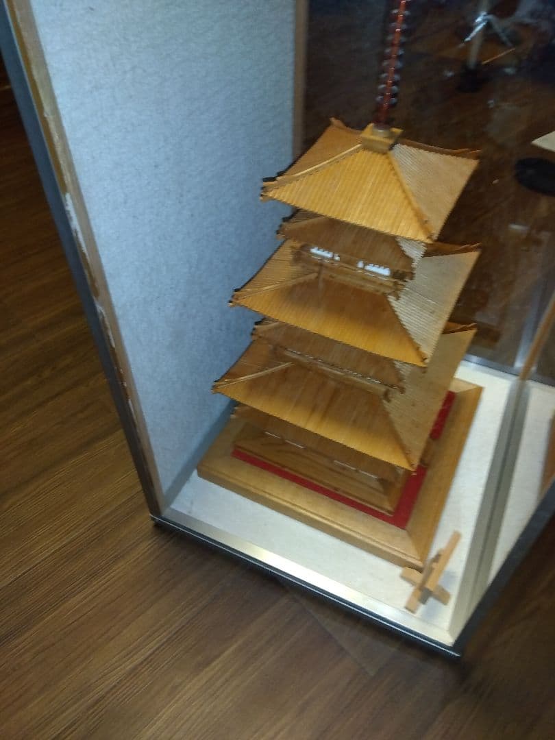 木製 薬師寺東塔模型 専用ケース付き 完成品