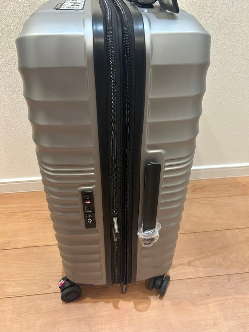 海外限定 ノースフェイス キャリーバッグ 24インチ シルバー スーツケース