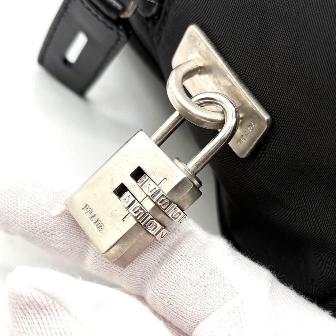 極美品✨プラダ ハンドバッグ ミニボストン ナイロン 三角ロゴ 南京錠 ブラック