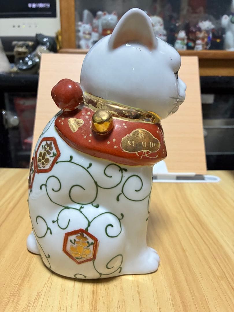 招き猫 陶器製 置物
