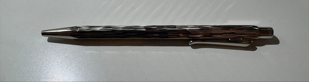 【黒鉛の「.」の部分 】カランダッシュ エクリドールベネシアンボールペン