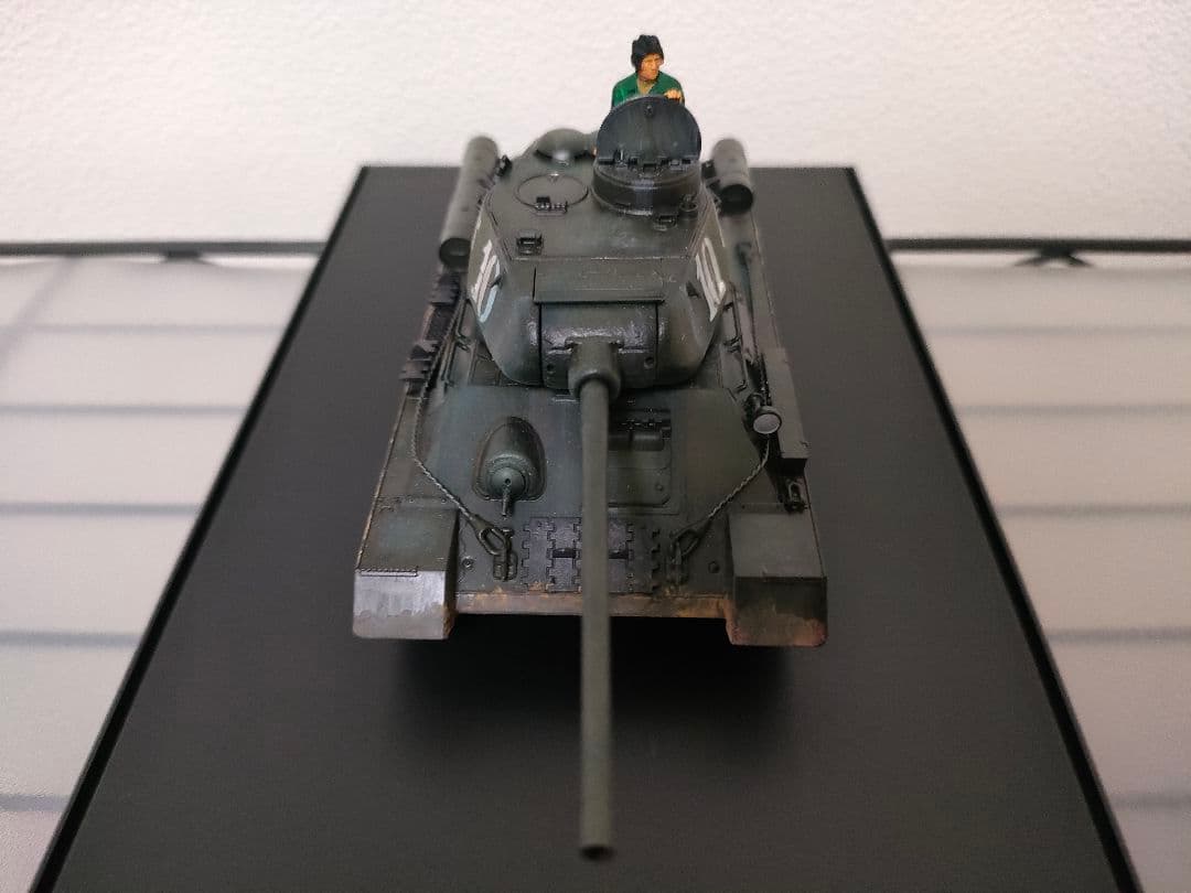 タミヤ1/48ソ連T34/85完成品　（ディスプレイケース付き）