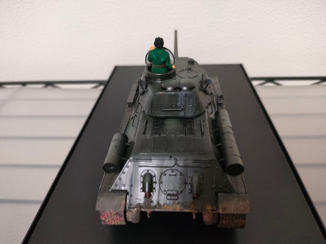 タミヤ1/48ソ連T34/85完成品　（ディスプレイケース付き）