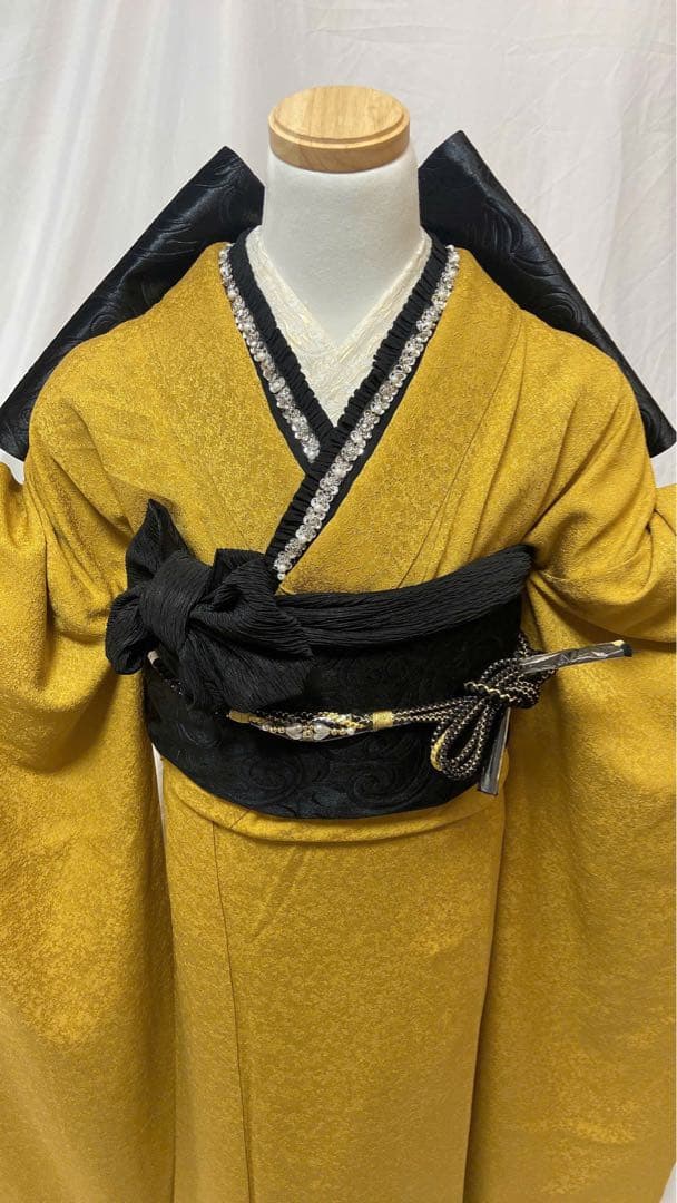 keーko　黒コーデver 金色振袖 黒色の帯付き