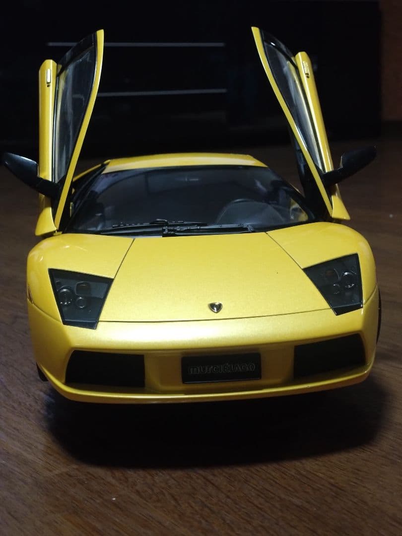 ムルシエラゴ　メタリックイエロー　1/12　Autoart