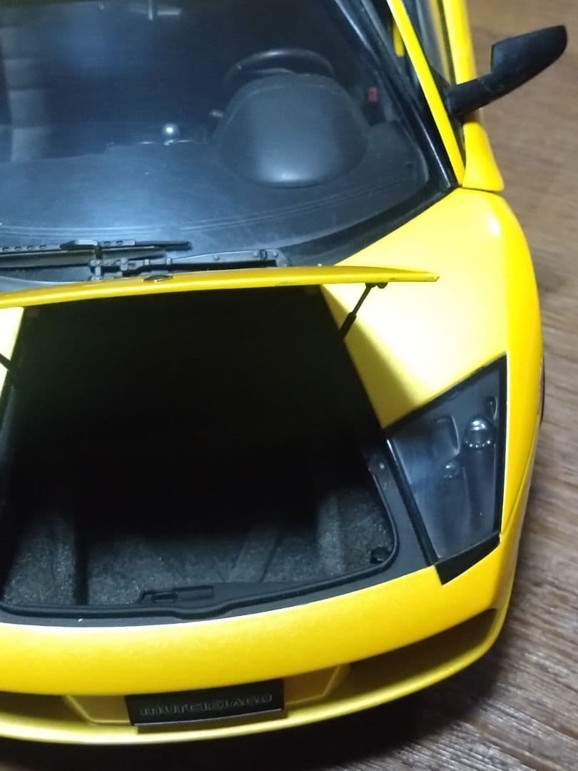 ムルシエラゴ　メタリックイエロー　1/12　Autoart