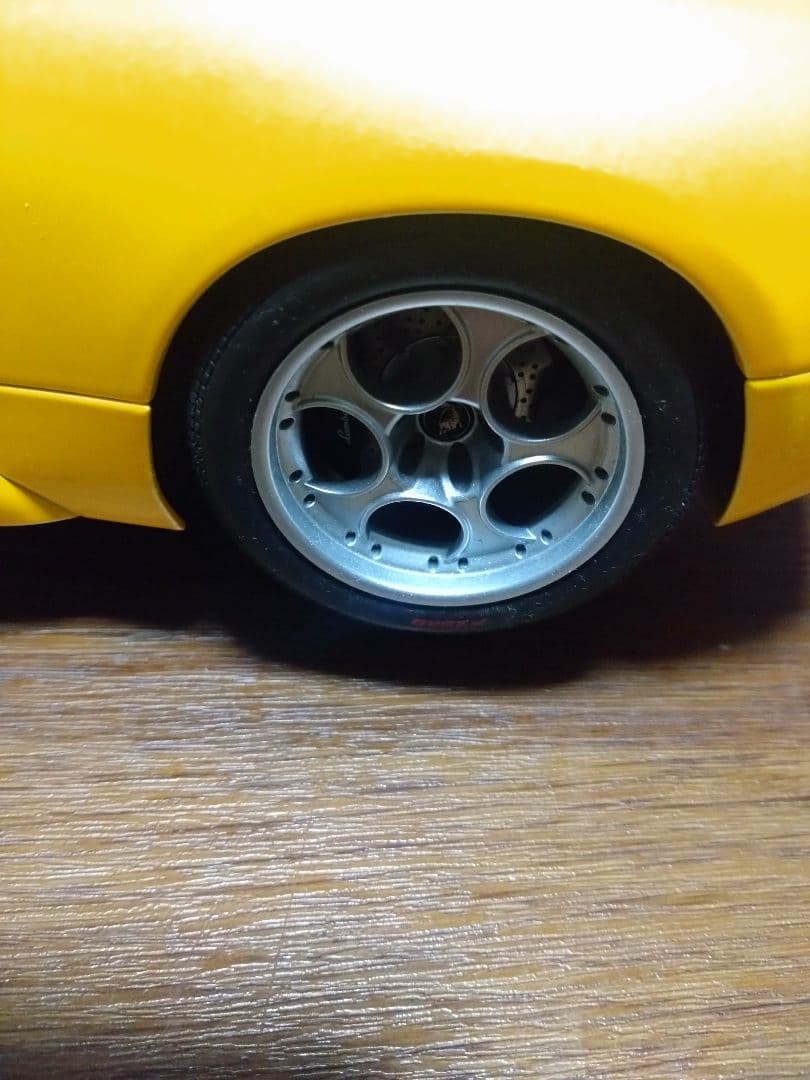 ムルシエラゴ　メタリックイエロー　1/12　Autoart