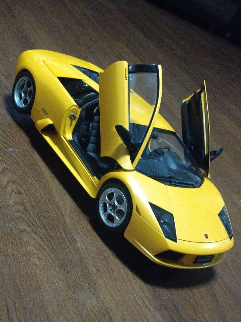 ムルシエラゴ　メタリックイエロー　1/12　Autoart