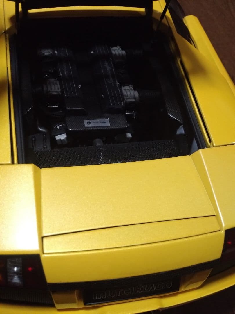 ムルシエラゴ　メタリックイエロー　1/12　Autoart