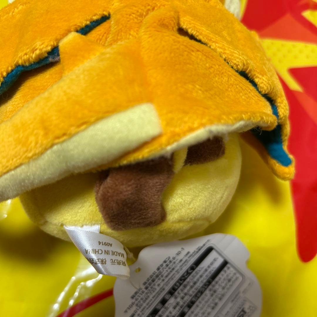 メガリザードンYのポンチョを着たピカチュウ メガトウキョー ぬいぐるみ