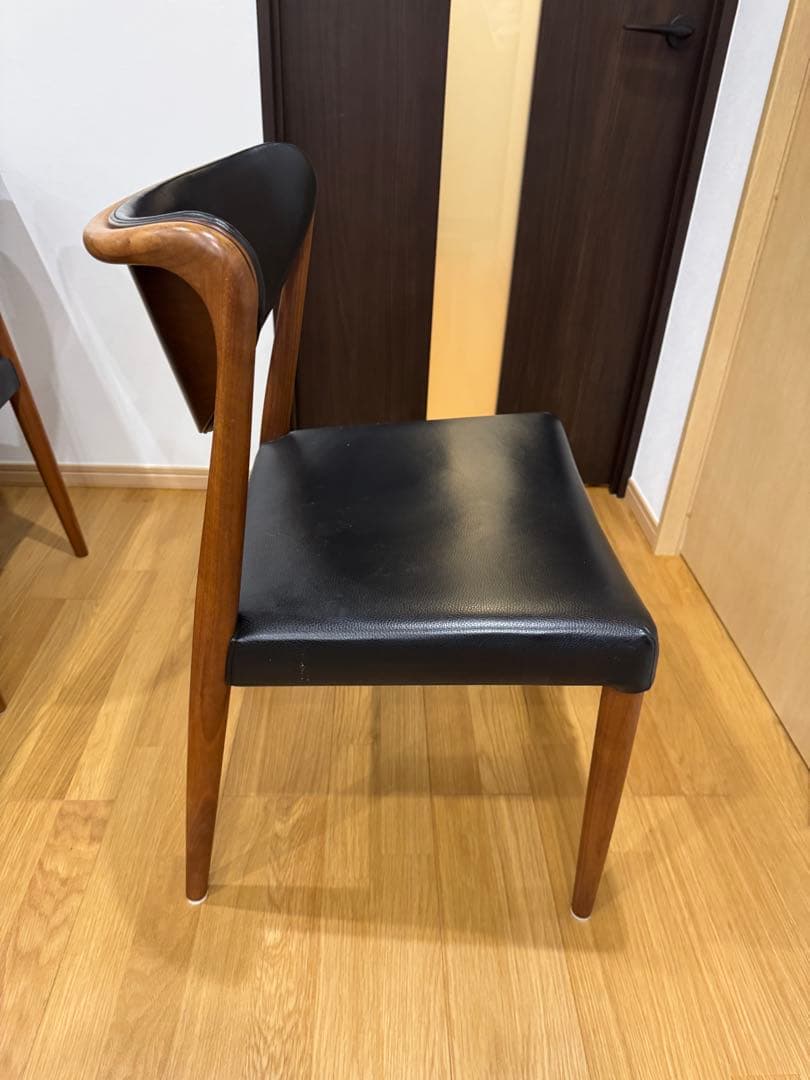 ダイニングテーブルと椅子4脚セット(Ritzwell QX Table)