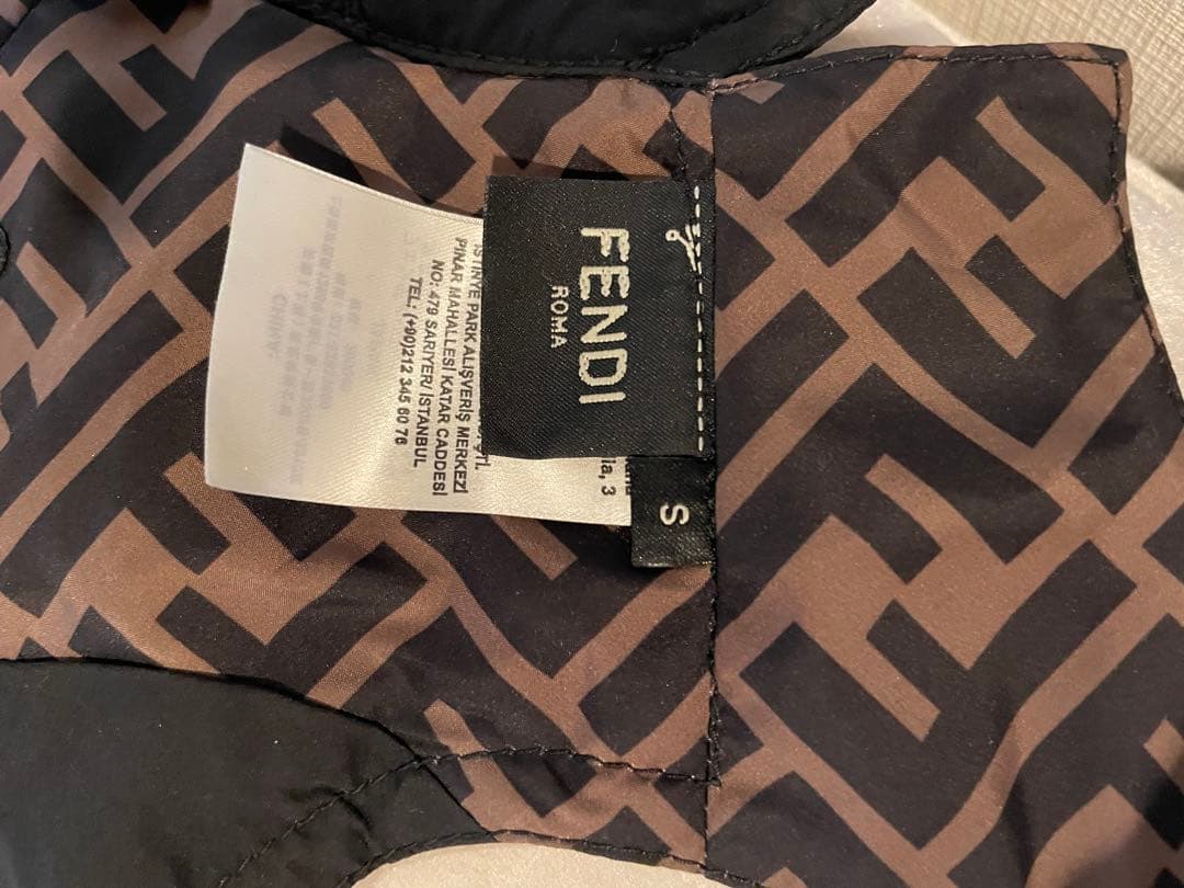 Fendi ロゴパターン 防水犬服 Sサイズ